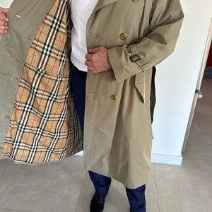 Vintage Burberry Trench Coat w/Wool Liner in Khaki - Size 50 Reg